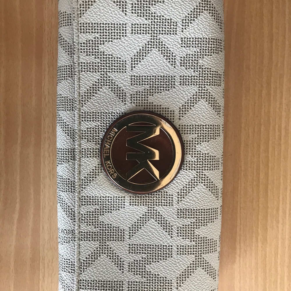 Michael kors big wallet